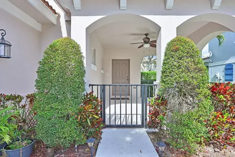 109 Owl Pointe Cir, Jupiter, FL 33458 photo 3