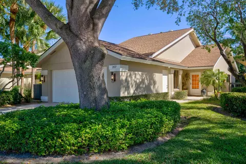 207 E River Park Dr, Jupiter, FL 33477 photo 1