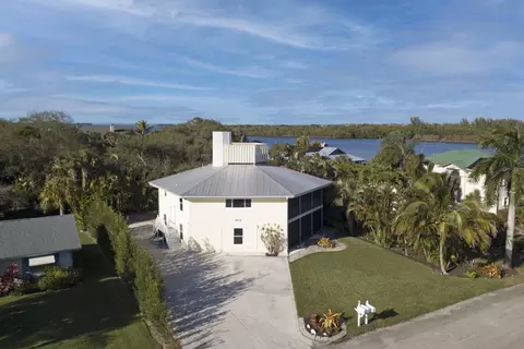 5615 SE Orange St, Stuart, FL 34997 photo 1