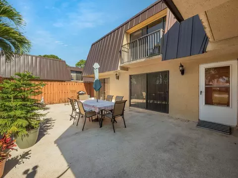 6093 SE Windsong Ln, Stuart, FL 34997 photo 2