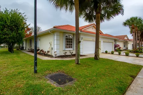 6777 SE Warwick Ln, Stuart, FL 34997 photo 5