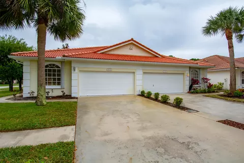 6777 SE Warwick Ln, Stuart, FL 34997 photo 2