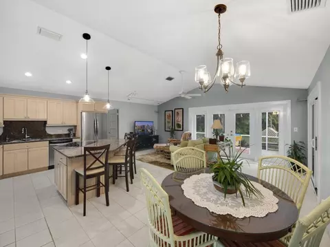 6853 SW Cinnamon Ct, Stuart, FL 34997 photo 5