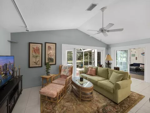 6853 SW Cinnamon Ct, Stuart, FL 34997 photo 4