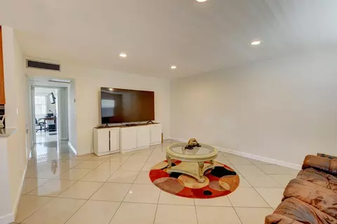 236 Monaco E, Delray Beach, FL 33446 photo 2