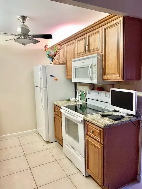 2091 Cornwall E, Boca Raton, FL 33434 photo 3