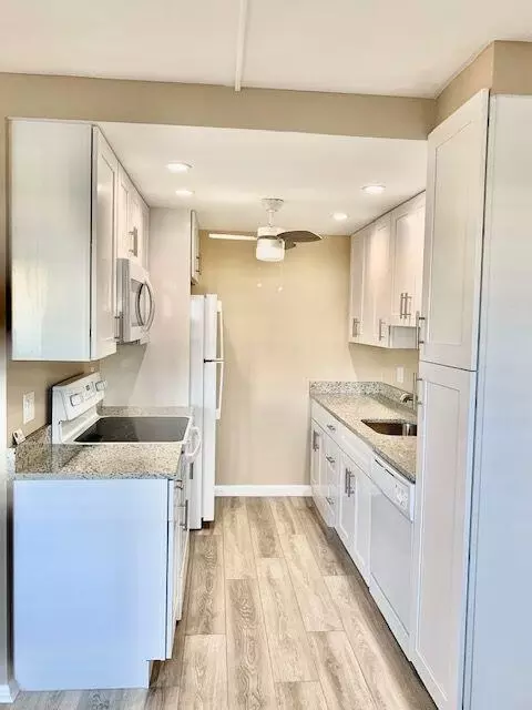 1031 Exeter B, Boca Raton, FL 33434 photo 2
