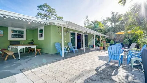 511 SW Manor Dr, Stuart, FL 34994 photo 2