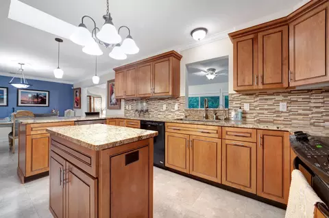 206 SE Villas St, Stuart, FL 34994 photo 9