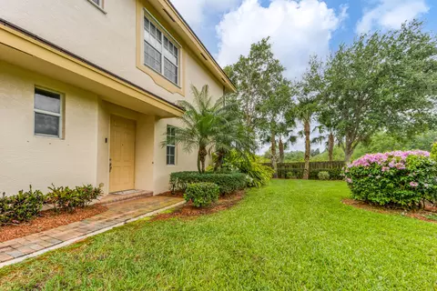 424 SE Bloxham Way, Stuart, FL 34997 photo 3