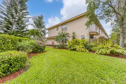 424 SE Bloxham Way, Stuart, FL 34997 photo 2