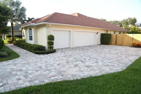 18874 SE Jupiter River Dr, Jupiter, FL 33458 photo 2