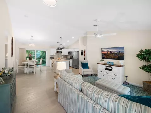 3921 SE Dixie Ross St, Stuart, FL 34997 photo 4