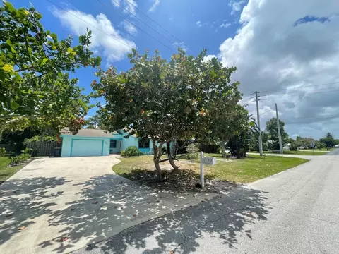 717 SE Flamingo Ave, Stuart, FL 34996 photo 2