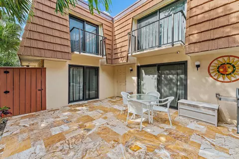 2403 24th Ct, Jupiter, FL 33477 photo 6