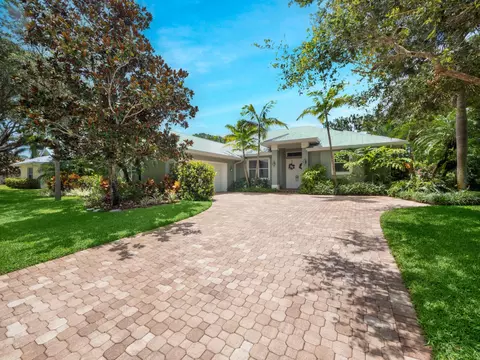 8565 SW Sea Captain Dr, Stuart, FL 34997 photo 2