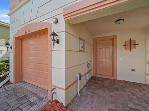 5293 SE Jennings Ln, Stuart, FL 34997 photo 2