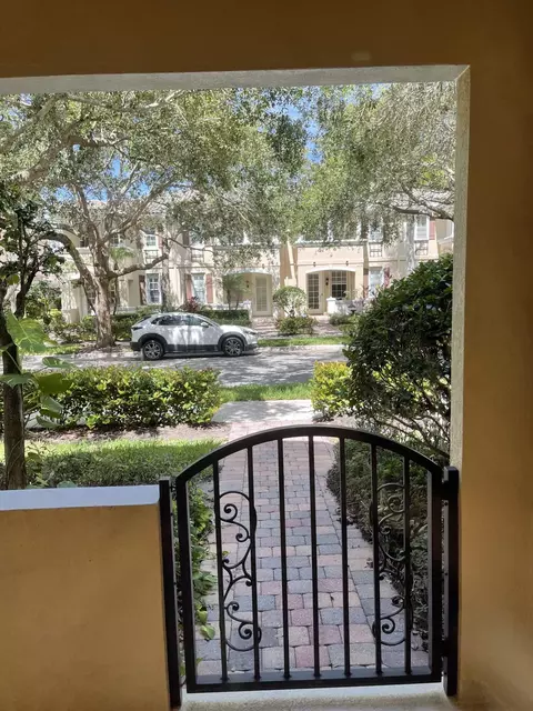 4111 Community Dr, Jupiter, FL 33458 photo 2