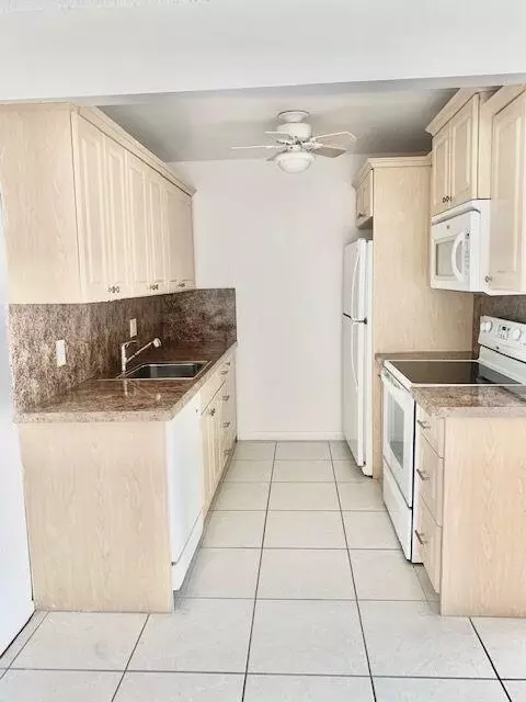 2093 Cornwall E, Boca Raton, FL 33434 photo 2