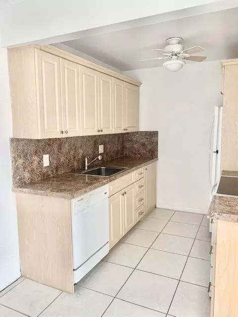 2093 Cornwall E, Boca Raton, FL 33434 photo 4