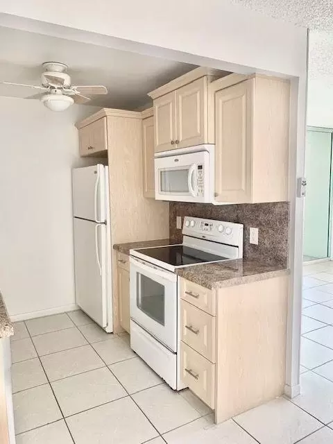 2093 Cornwall E, Boca Raton, FL 33434 photo 3