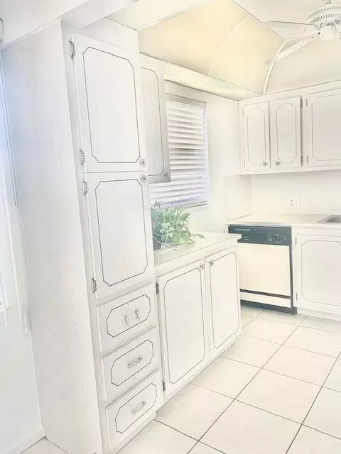 207 Suffolk E, Boca Raton, FL 33434 photo 3