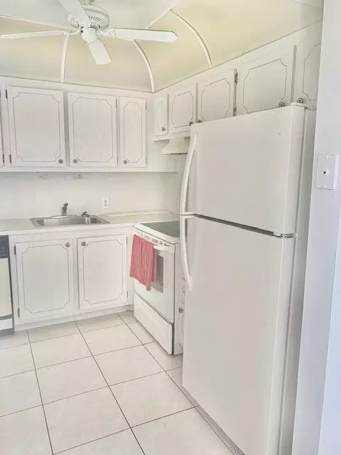 207 Suffolk E, Boca Raton, FL 33434 photo 4