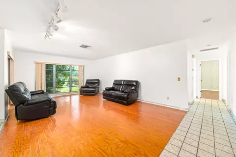 3948 SE Fairway E, Stuart, FL 34997 photo 2