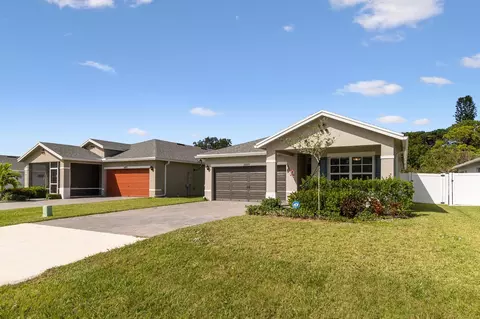 3869 SE Lee St, Stuart, FL 34997 photo 2