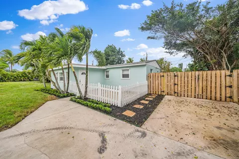 5889 Williamson Rd, Jupiter, FL 33458 photo 2
