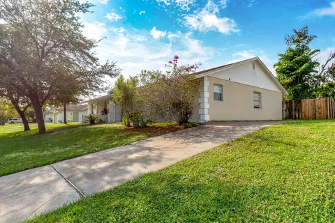 4584 SE Geneva Dr, Stuart, FL 34997 photo 1