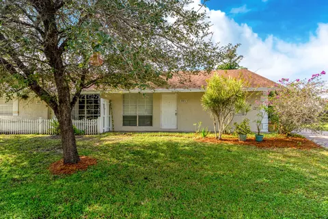 4584 SE Geneva Dr, Stuart, FL 34997 photo 2