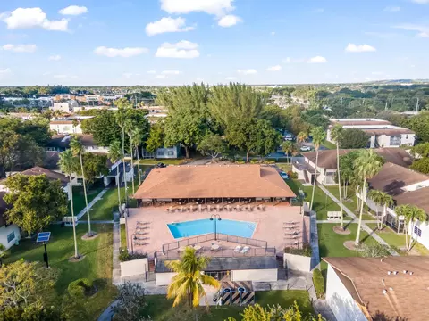 132 E Laurel Dr #902, Margate, FL 33063 photo 6
