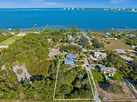 112 Riverview Dr, Jensen Beach, FL 34957 photo 3