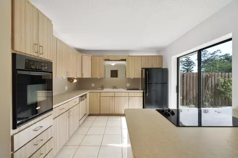 6112 SE Riverboat Dr SE #908, Stuart, FL 34997 photo 7