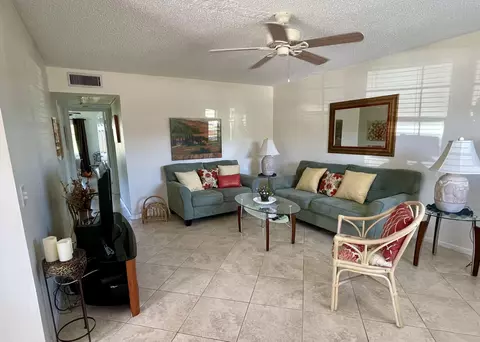 56 Kent D, West Palm Beach, FL 33417