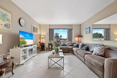 400 S Cypress Rd #424, Pompano Beach, FL 33060