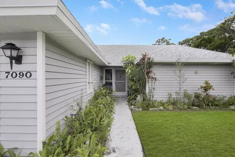 7090 SE Lillian Ct, Stuart, FL 34997 photo 2