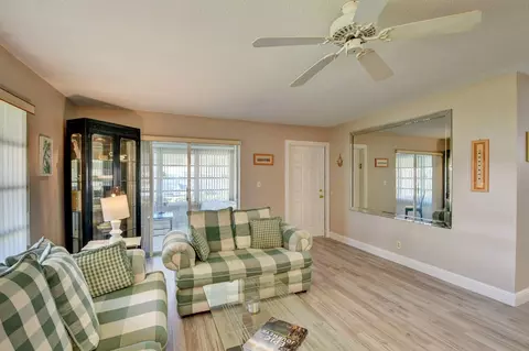 200 High Point Ct E #D, Delray Beach, FL 33445 photo 5