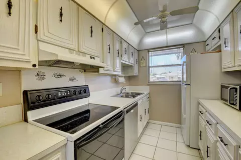 200 High Point Ct E #D, Delray Beach, FL 33445 photo 14