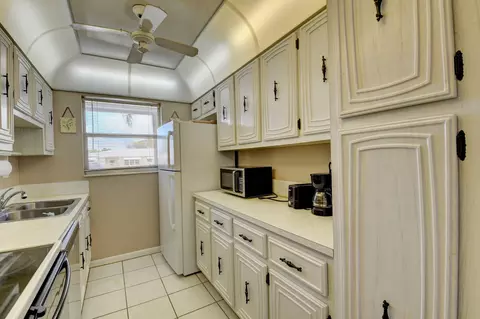 200 High Point Ct E #D, Delray Beach, FL 33445 photo 13