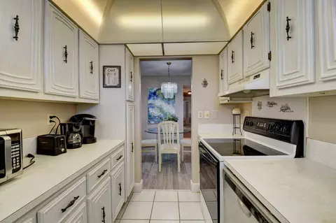 200 High Point Ct E #D, Delray Beach, FL 33445 photo 15