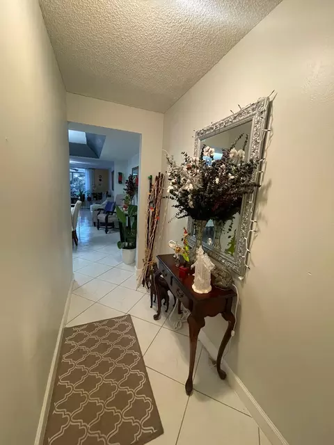 3650 Inverrary Dr #2Z, Lauderhill, FL 33319