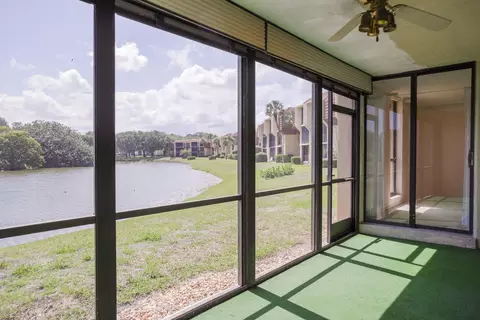 5188 Woodland Lakes Dr #137, Palm Beach Gardens, FL 33418