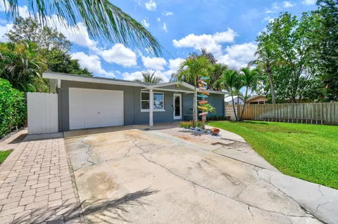 3118 SE Orchid St, Stuart, FL 34997 photo 2