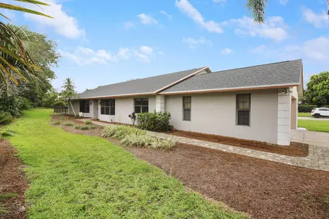 4400 SE Kubin Ave, Stuart, FL 34997 photo 2