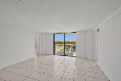 13499 Biscayne Blvd #910, North Miami, FL 33181