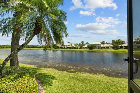 5637 SE Foxcross Pl, Stuart, FL 34997 photo 2