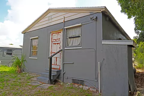 812 SE Nassau Ave, Stuart, FL 34994 photo 3