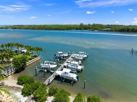 5374 SE Inlet Pl, Stuart, FL 34997 photo 2